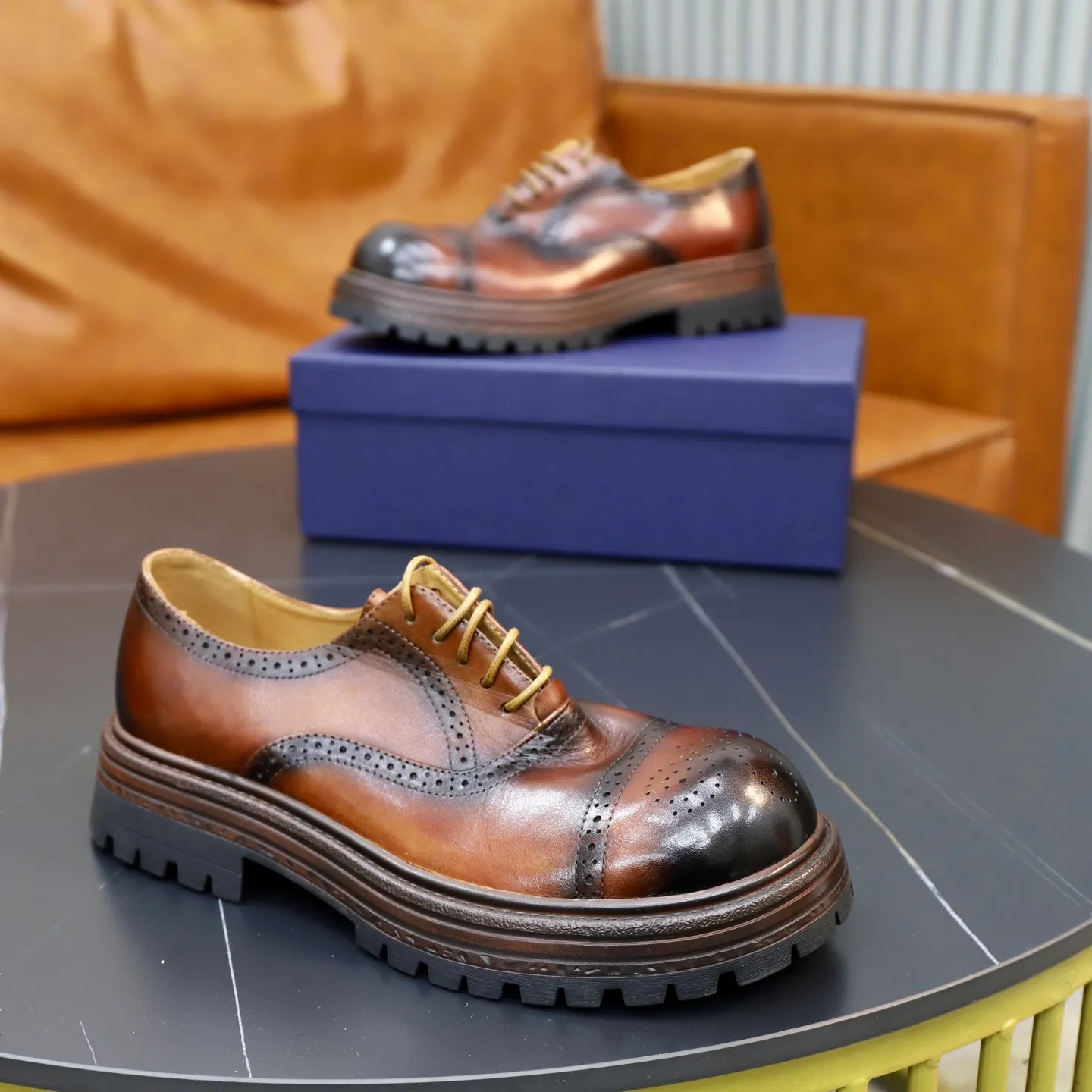 Factory price: 540💰 [Dior] Dior's new casual men's shoes are launched in Hong Kong counters. Official website 1:1 production. Italian washed cowhide + water-dyed leather lining. Designed by European and American masters. Perfect shape to create counter quality, solid color rubber wear-resistant outsole and classic dazzling head! Super versatile and very comfortable. High-end without losing taste, fashionable and novel! ! Absolute focus! 3 colors available! Code number 38-45